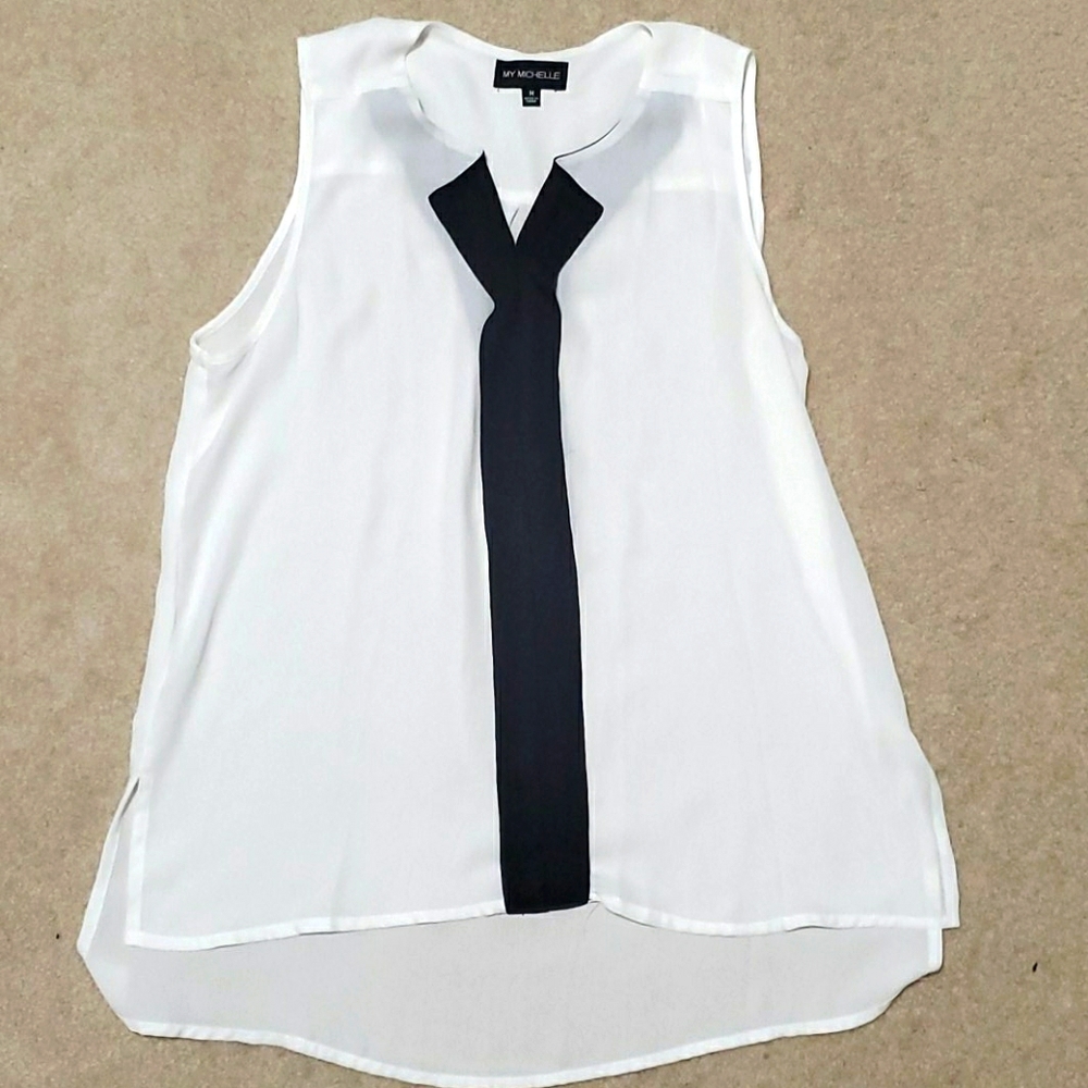 White and black sleeveless blouse